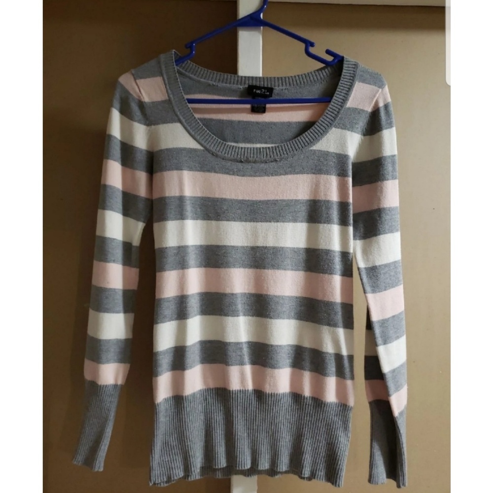 Womens S striped sweater